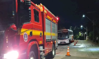 Princípio de incêndio em ônibus estacionado em pátio de posto em Marechal Rondon é investigado como possível crime