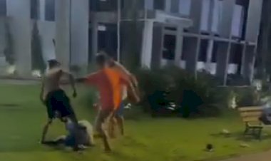 Vídeo mostra agressão violenta a jovem em frente à Câmara de Vereadores de Pato Bragado