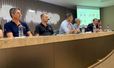 Prefeitos da região Oeste cobram soluções da Copel durante assembleia da AMOP