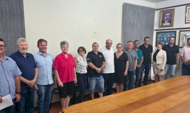 Prefeito Lari Hitz se reúne com vereadores para discutir projetos e prioridades em Nova Santa Rosa