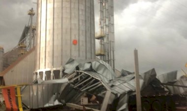 Temporal  derruba secador de silo em propriedade rural  na região beira do lago de Itaipu