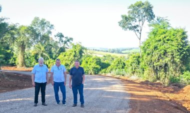 Prefeitura realiza melhorias em estradas rurais de Nova Santa Rosa