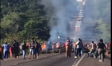 Bloqueio indígena na BR-163 causa congestionamento entre Mundo Novo e Ponte Ayrton Senna
