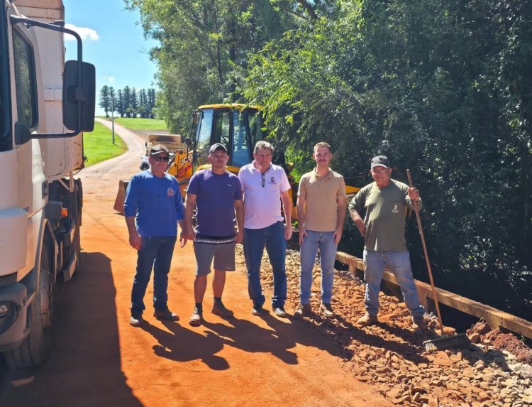 Ponte que estava interditada  que da  acesso ao distrito de Vila Cristal  é liberada para o tráfego de veículos