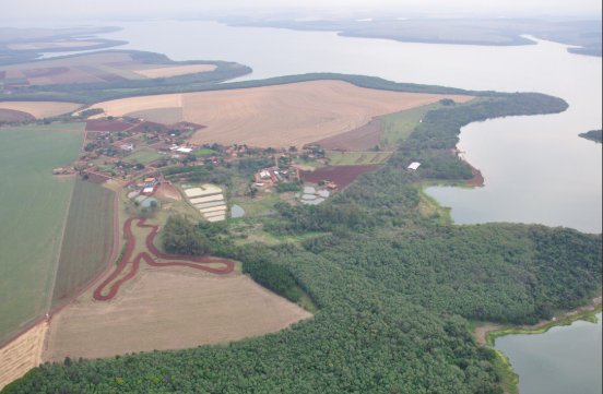 Vestígios  da  embarcação naufragada  são encontradas no lago internacional de Itaipu e pode ser de pescador encontrado morto