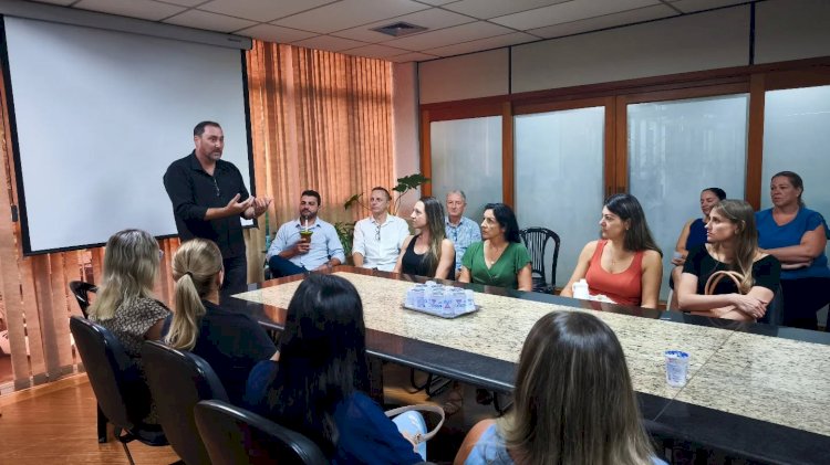 Diretores da rede municipal de ensino tomam posse para o biênio 2026–2027 em Marechal Cândido Rondon