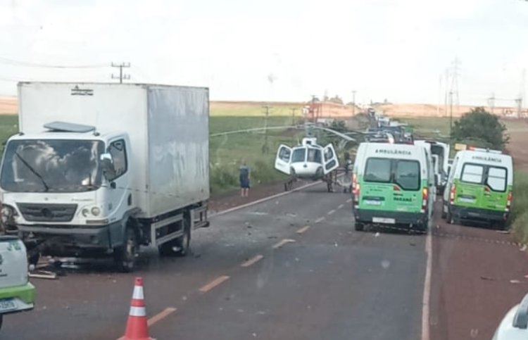 TRAGEDIA: Acidente envolvendo 2 caminhões, 1 carro em chamas, 1 morto, 4 gravemente feridos, várias ambulâncias e dois helicópteros   na pista é o saldo de um acidente hoje a tarde  na BR-369 em Ubiratã