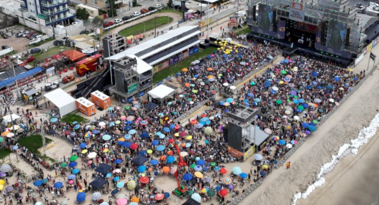 Padre Reginaldo Manzotti reúne 38 mil pessoas no último domingo do Verão Maior Paraná
