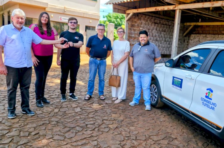 Conselho Tutelar de Nova Santa Rosa recebe veículo zero quilômetro