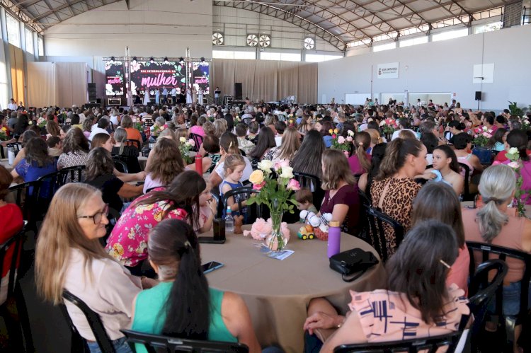 Evento reúne cerca de mil mulheres em comemoração ao Dia da Mulher em Nova Santa Rosa