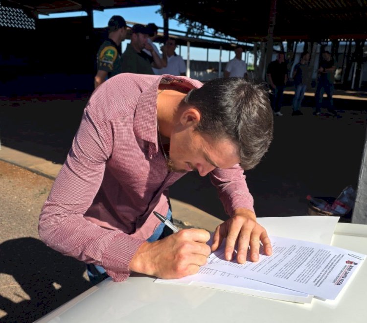 Associação da Linha Guaçu recebe trator e implementos agrícolas em Nova Santa Rosa