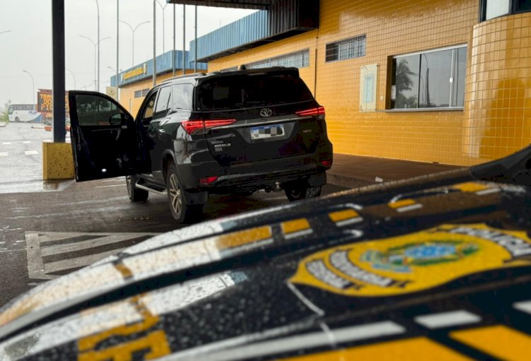 PRF recupera caminhonete de luxo furtada no RS durante abordagem em Guaíra