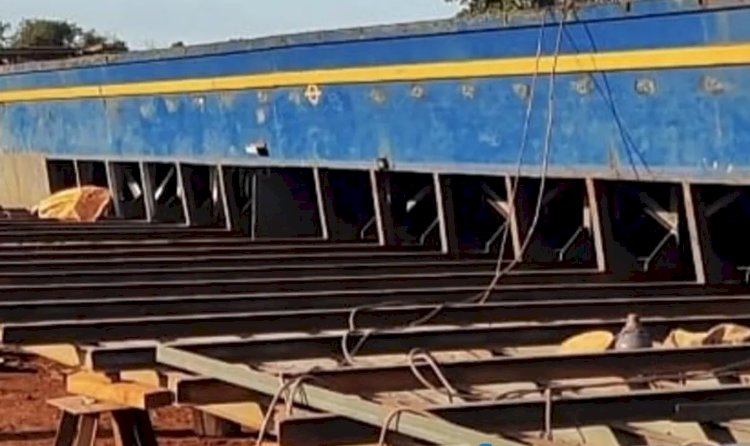 Empresa paraguaia constrói balsa gigante para transporte de até 30 caminhões no Porto Índio