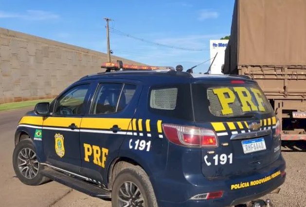 PRF apreende cerca de 500 caixas de cigarros contrabandeados em Quatro Pontes
