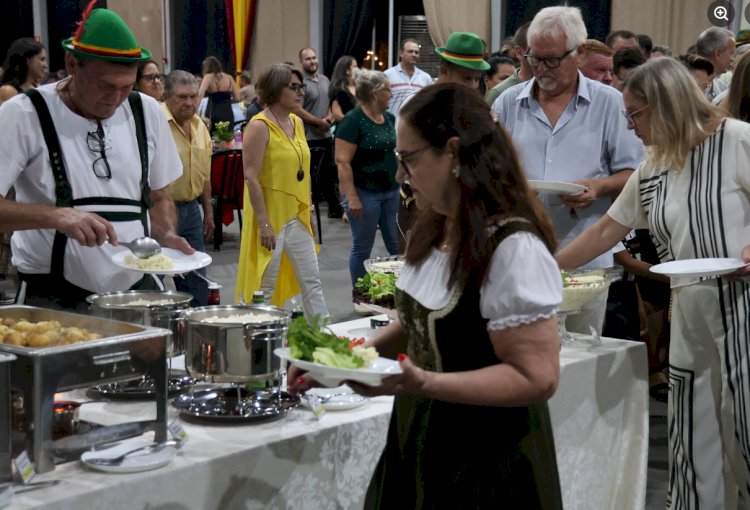 Noite de tradição e sabor marca sucesso do 34º Jantar Típico Alemão em Nova Santa Rosa