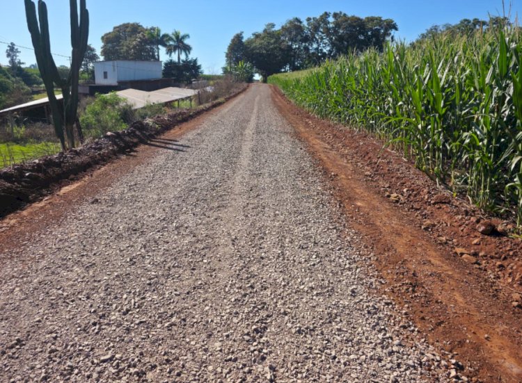 Prefeitura realiza melhorias em estradas rurais de Nova Santa Rosa