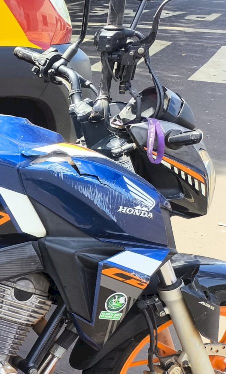 Mulher  fica ferida em acidente entre moto e carro  na rua sete de setembro  em Marechal Rondon