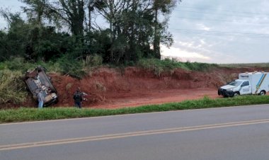 Atualizado: Acidente com capotamento deixa um morto e quatro feridos na PR-182, em Francisco Alves