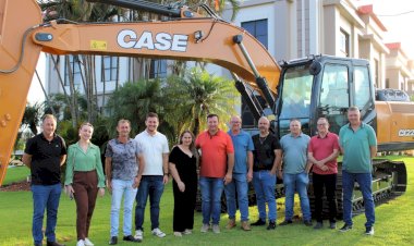 Mercedes reforça a frota com nova escavadeira hidráulica