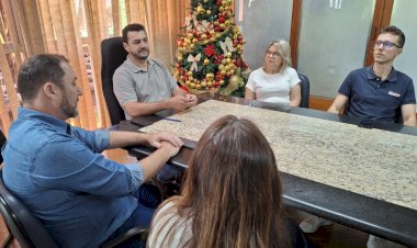 Professora Anelise Weirich toma posse como diretora da Escola Municipal Idalina Joanna Vianna Guzzoni  Subtítulo