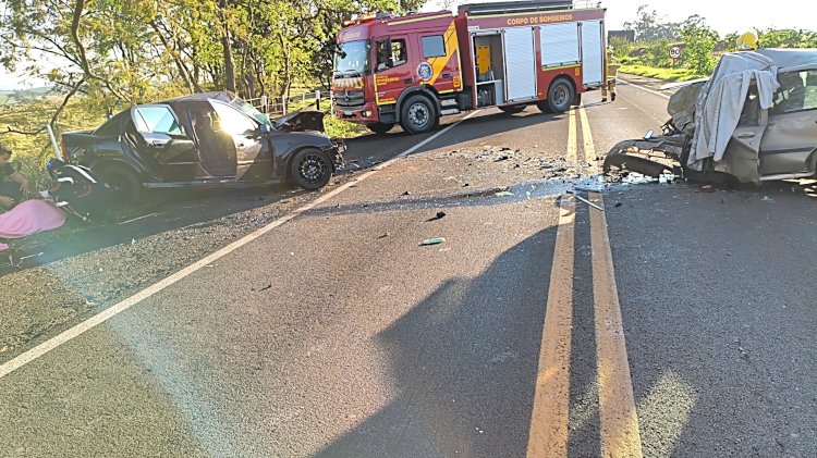 Acidente grave com óbito e pessoas feridas.
