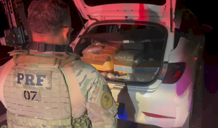Jovem casal é preso com carro carregado de maconha em Cascavel