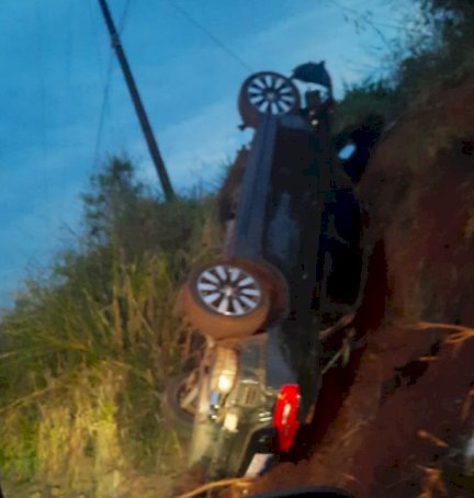 Atualizado: Acidente com capotamento deixa um morto e quatro feridos na PR-182, em Francisco Alves