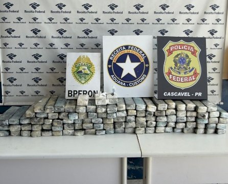 BPFRON, PF e Receita Federal prendem duas mulheres e apreendem adolescente com 83,5 kg de maconha em Toledo