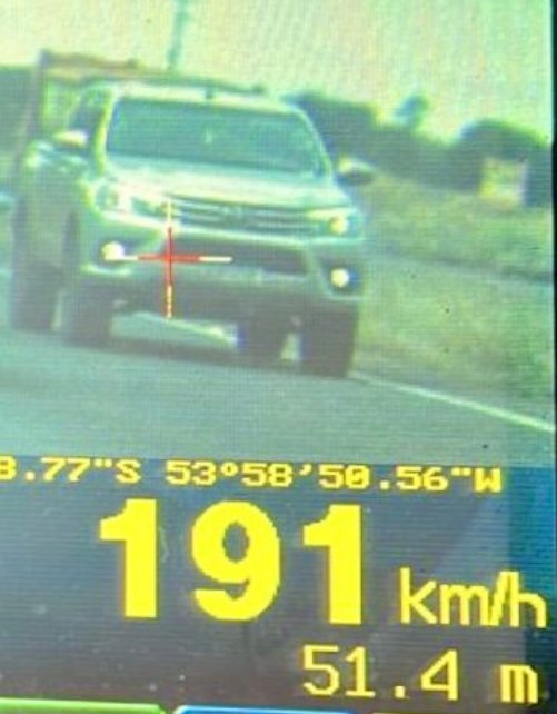 PRF flagra adolescente com   caminhonete a quase 200km/h  em Quatro Pontes Oeste do Paraná