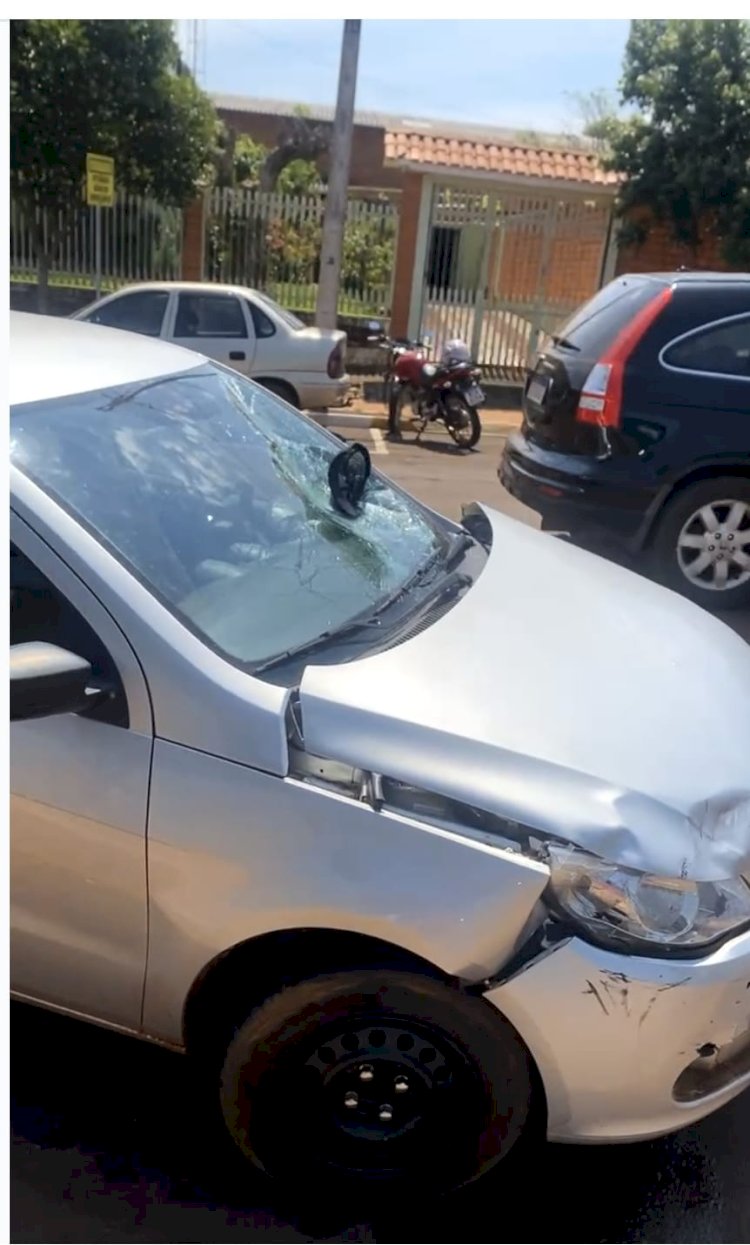 Colisão entre carro e motocicleta deixa motociclista ferido em Mercedes