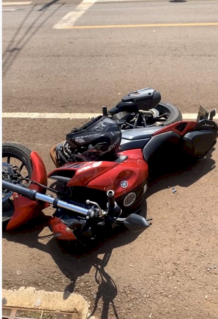 Colisão entre carro e motocicleta deixa motociclista ferido em Mercedes