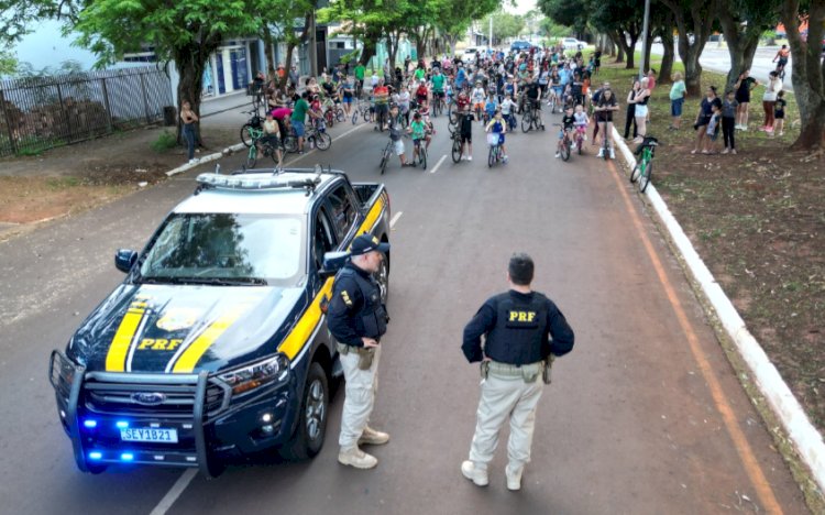 PRF promove passeio ciclístico em Guaíra (PR) na abertura da Semana Nacional de Trânsito.
