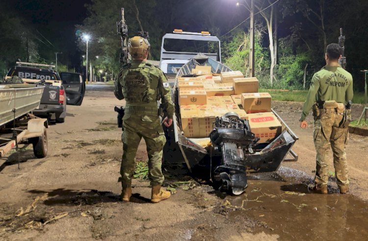 Operação Protetor de Divisas e Fronteiras,  aprende embarcação carregada  de cigarros em Mercedes