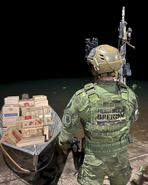 Operação Protetor de Divisas e Fronteiras,  aprende embarcação carregada  de cigarros em Mercedes