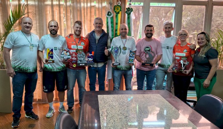 Atletas rondonenses são recebidos na prefeitura em reconhecimento às conquistas esportivas