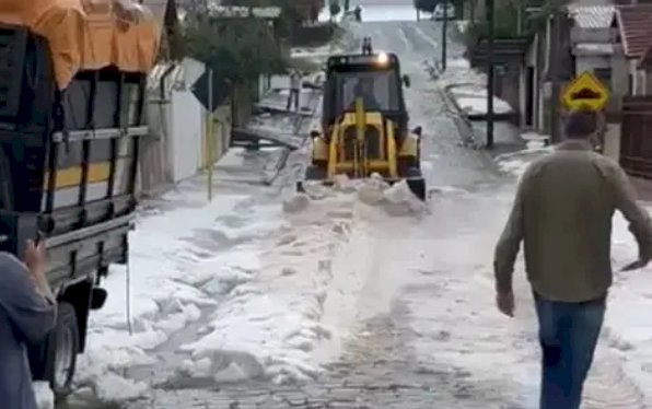 Forte temporal de granizo provoca destruição em Sarandi e municípios da região