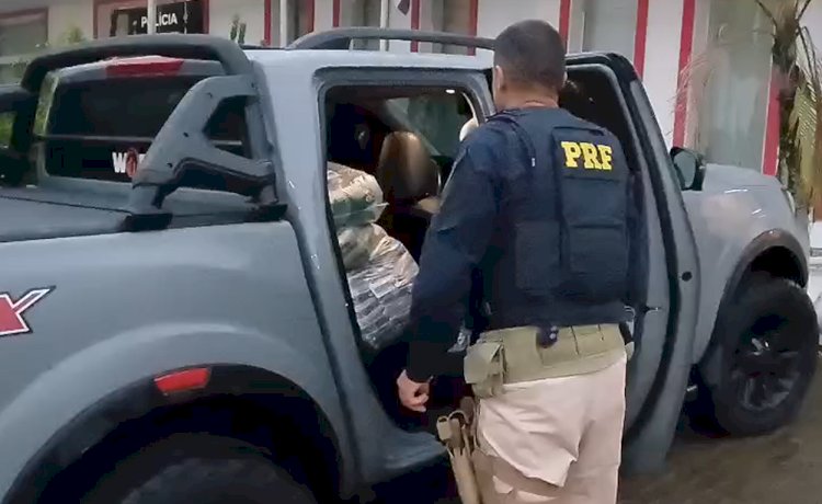 PRF prende três homens no interior de São Paulo por saquear carga de feijão no Paraná