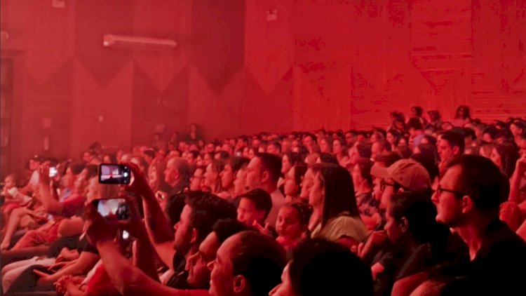 Espetáculo de Ginástica Rítmica lota o Teatro Municipal e abre oficialmente o Natal da Família 2025