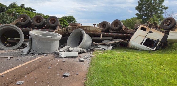 Acidente envolvendo quatro veículos deixa três pessoas feridas na PR-323, em Cafezal do Sul