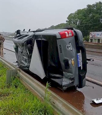 Viatura do Depen se envolve em acidente durante chuva na  região