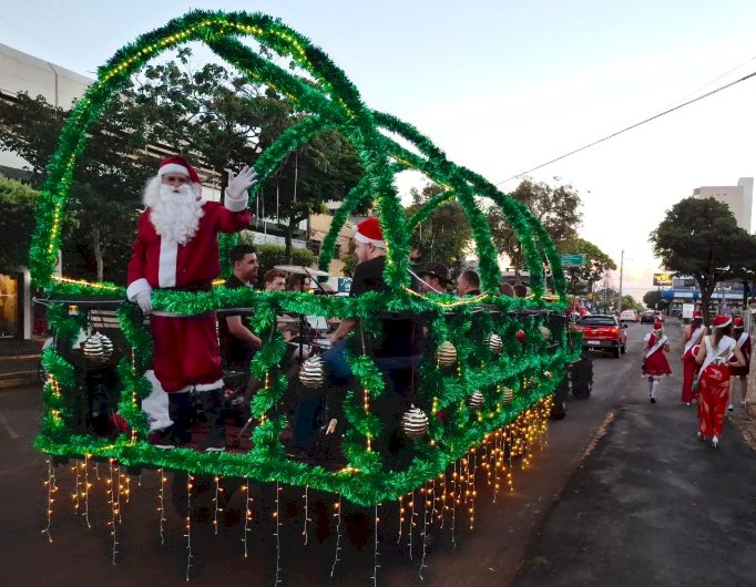“Luz e Encanto sobre Rodas” leva clima natalino às ruas de Marechal Cândido Rondon neste sábado